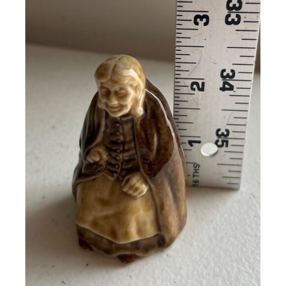 Wade Whimsies Old Lady Figurine Brown Glazed Ceramic Collectible 2.5" Tall - Picture 5 of 5
